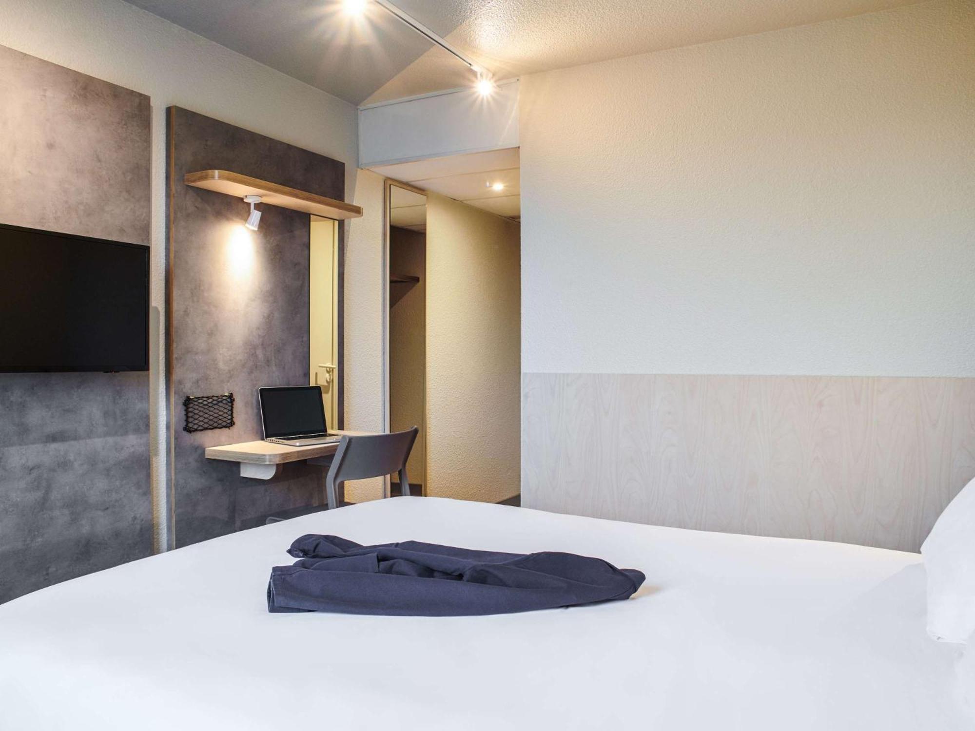 Hotel Ibis Budget Nantes Ouest Atlantis Couëron Exterior foto