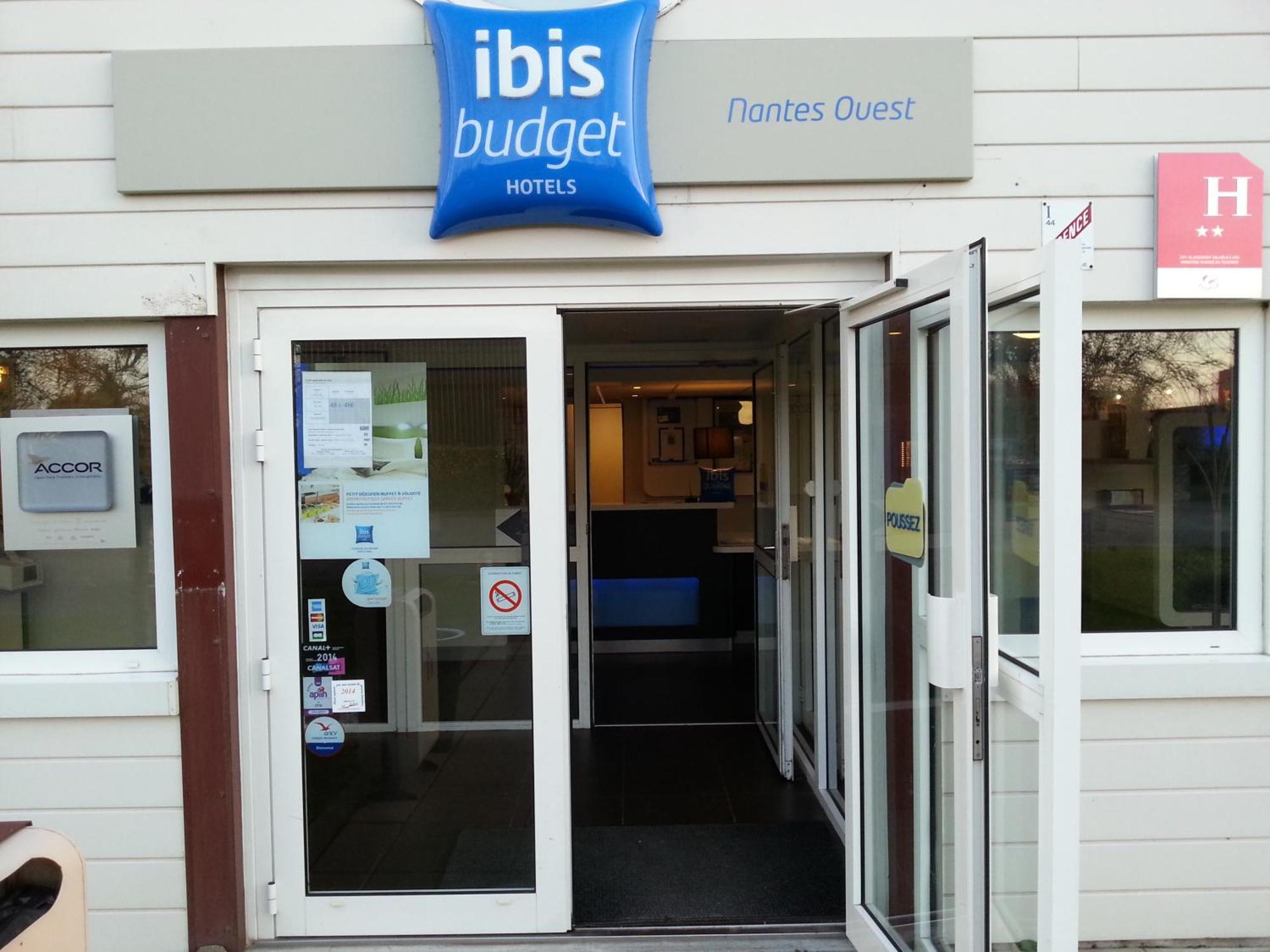 Hotel Ibis Budget Nantes Ouest Atlantis Couëron Exterior foto